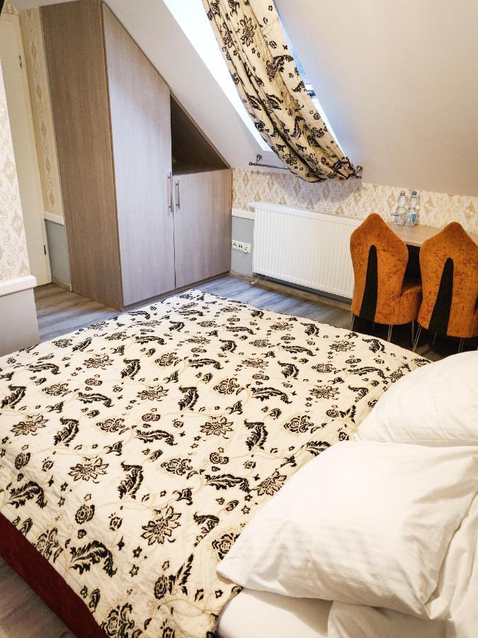Dom Weselny Pod Kasztanem Hotell Luban Exteriör bild
